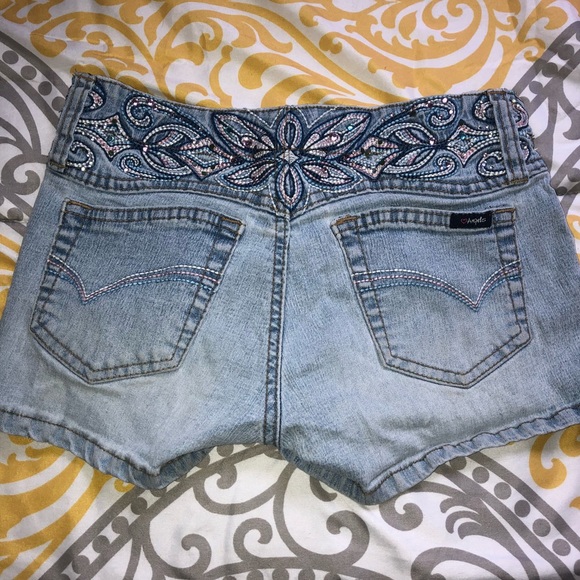 cute jean shorts - Picture 2 of 2